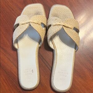 Oasis Society Women's Cream Slide Sandals